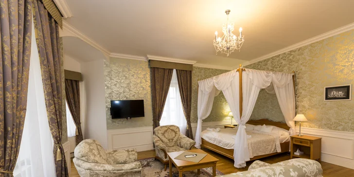 Dovolená v Zámeckém hotelu Lednice: terasa s výhledem na zámek, snídaně či polopenze a víno