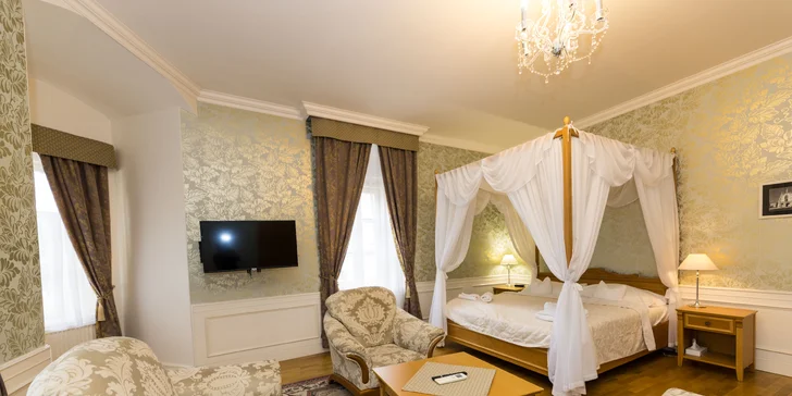 Dovolená v Zámeckém hotelu Lednice: terasa s výhledem na zámek, snídaně či polopenze a víno