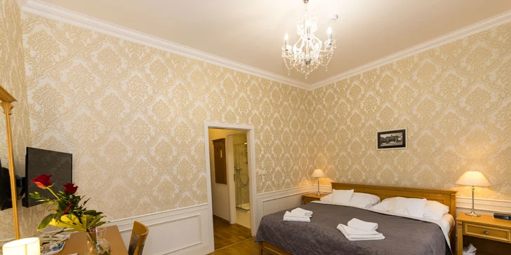 Dovolená v Zámeckém hotelu Lednice: terasa s výhledem na zámek, snídaně či polopenze a víno