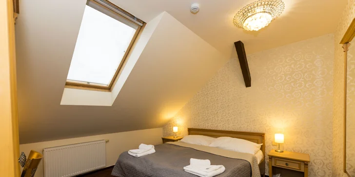 Dovolená v Zámeckém hotelu Lednice: terasa s výhledem na zámek, snídaně či polopenze a víno