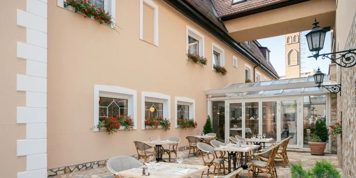 Zrekonstruovaný hotel v maďarském Miskolci: snídaně či polopenze, lázně a krásná příroda pohoří Bükk