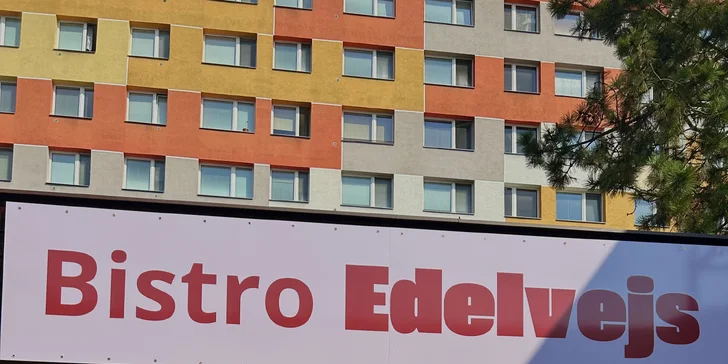 Dobroty pro milovníky masa: pánev s kuřecím a zeleninou i vepřová žebírka