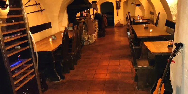 Tatarák ze svíčkové o váze 400 g a 12 topinek v historické krčmě