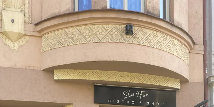 Vršovické bistro: salát či tortilla (masová i vege varianta) a nápoj dle výběru pro jednoho či dva