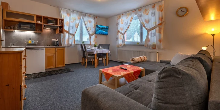 Rodinný pobyt v apartmánovém domě v Bešeňové: altán, gril, dětské hřiště i aquapark Bešeňová na dosah