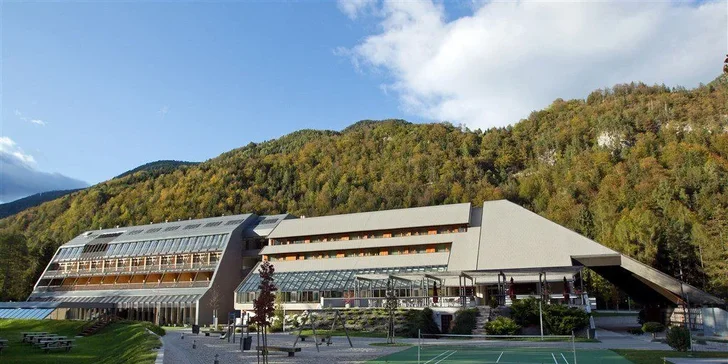4* slovinské Alpy: moderní Alpski Resort Špik****, polopenze a odpočinek v bazénech