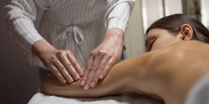 Masáže pro vyhlazení vrásek i formování postavy: bukální masáž, lymfa, gua sha i zábal Cellogel