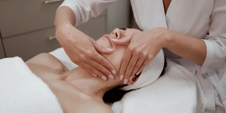 Masáže pro vyhlazení vrásek i formování postavy: bukální masáž, lymfa, gua sha i zábal Cellogel