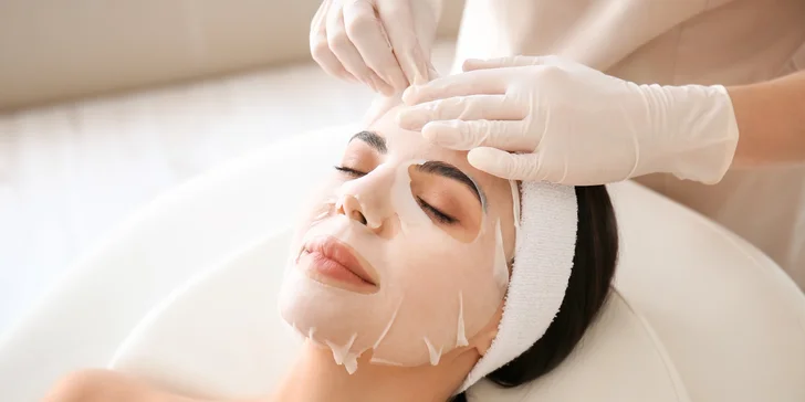 Kosmetické ošetření pleti: lymfatická masáž, úprava obočí, maska i peeling