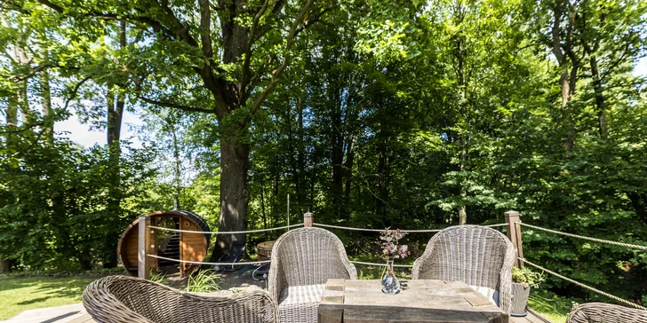 Relax v podhůří Beskyd: pobyt v moderní jurtě s privátní saunou a snídaní až pro 4 osoby