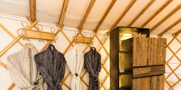 Relax v podhůří Beskyd: pobyt v moderní jurtě s privátní saunou a snídaní až pro 4 osoby