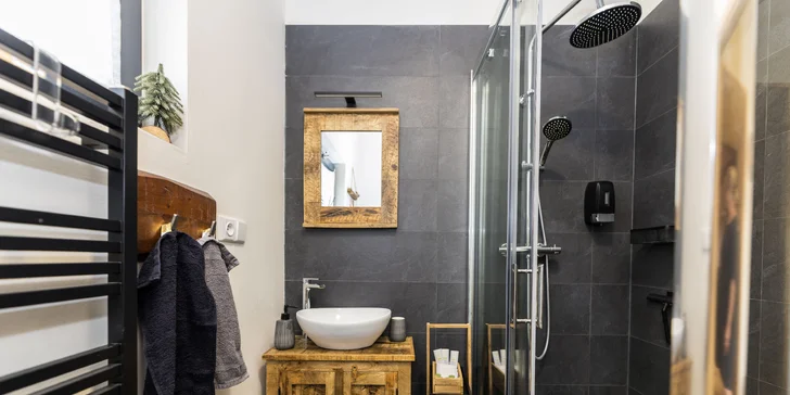 Relax v podhůří Beskyd: pobyt v moderní jurtě s privátní saunou a snídaní až pro 4 osoby