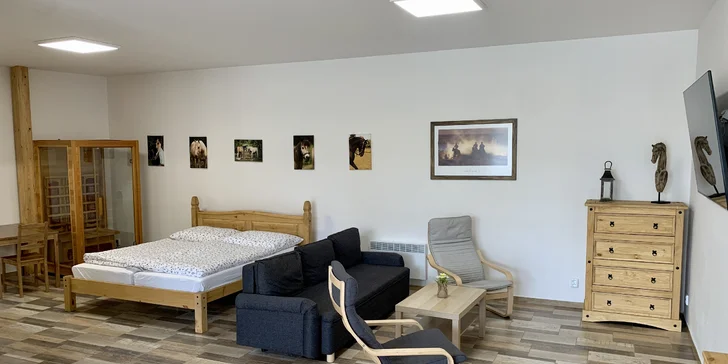 Pobyt na statku pod Brdy: vybavené apartmány až pro 5 osob i vyjížďka na koních
