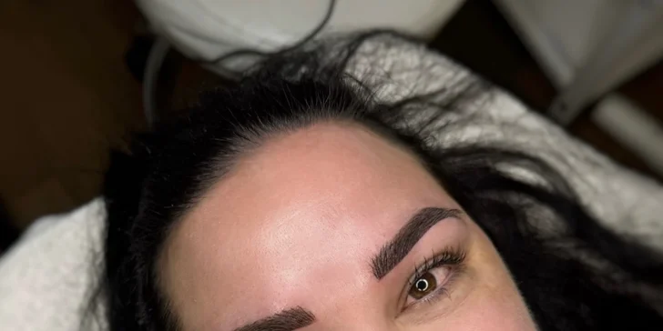 Dokonalý pohled a smyslný úsměv: permanentní make-up obočí nebo rtů