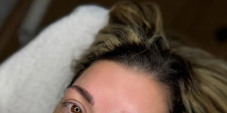 Dokonalý pohled a smyslný úsměv: permanentní make-up obočí nebo rtů