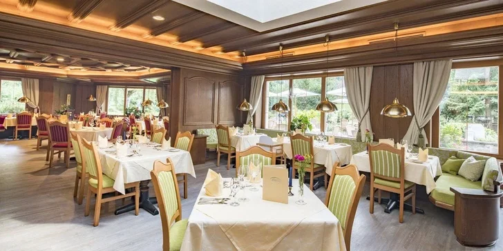 Zima v Korutanech: 5* hotel Pulverer kousek od sjezdovky, polopenze a neomezený vstup do wellness