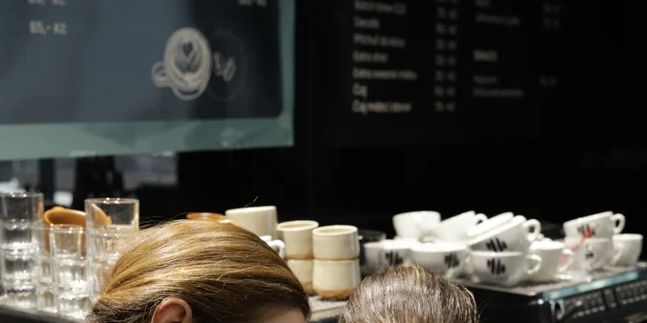 Dárek pro milovníky kávy: baristický kurz pro začátečníky, domácí příprava espressa i latte art