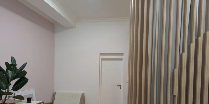 Kosmetické ošetření pleti: lymfatická masáž, úprava obočí, maska i peeling