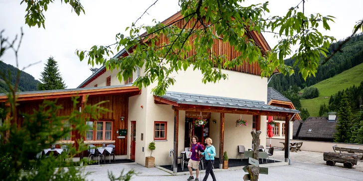Aktivní dovolená v Alpách: 3* hotel s polopenzí a lesní saunou, 5 minut od centra Donnersbachwaldu