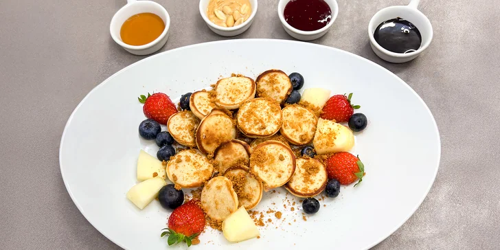 Vršovické bistro: sladké či slané mini lívanečky a nápoj dle výběru, pro 1 i 2 osoby