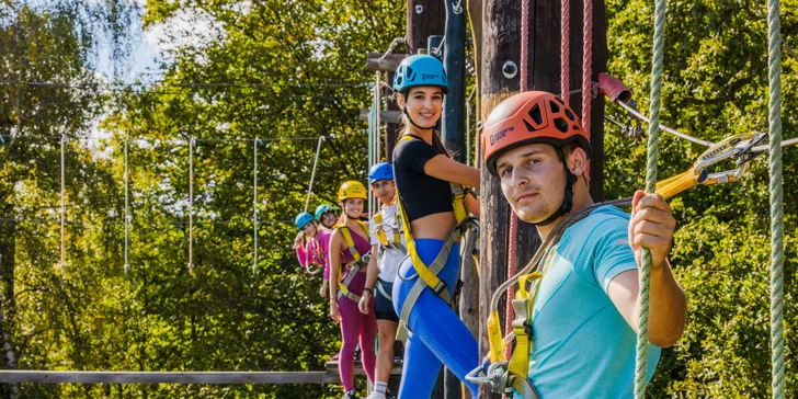 Adrenalinová zábava v Hluboké nad Vltavou: vstupy do lanového parku pro dospělé i děti