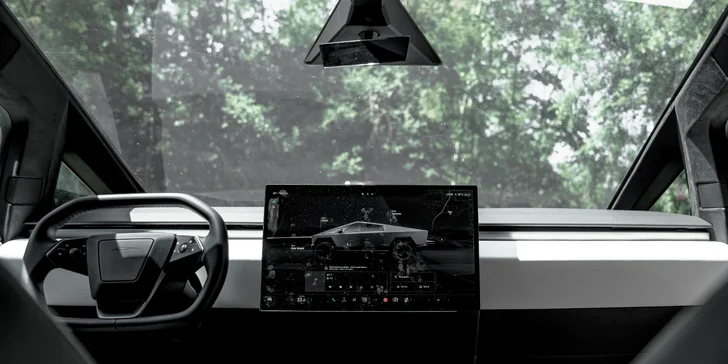 Unikátní Tesla Cybertruck: spolujízda nebo řízení vč. focení