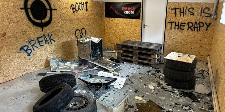 Upusťte páru a rozmlaťte si mikrovlnku: vstupy do pražského Smash Roomu až pro 5 osob