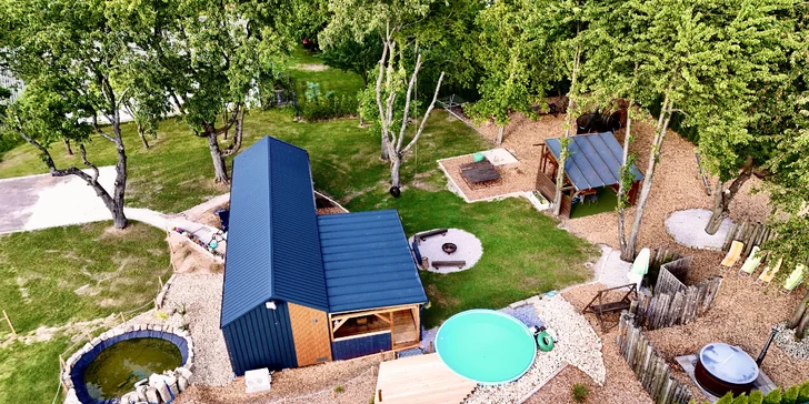 Luxusní glamping na východu Čech: sauna, venkovní vířivka i vyžití pro děti