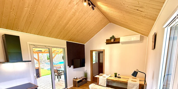 Luxusní glamping na východu Čech: sauna, venkovní vířivka i vyžití pro děti
