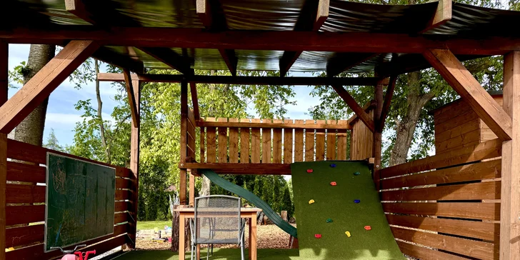 Luxusní glamping na východu Čech: sauna, venkovní vířivka i vyžití pro děti
