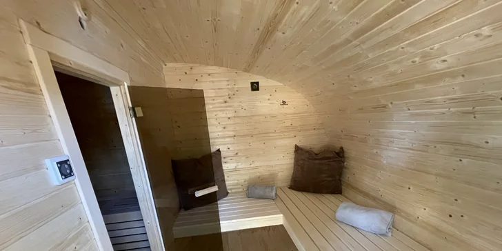 Luxusní glamping na východu Čech: sauna, venkovní vířivka i vyžití pro děti