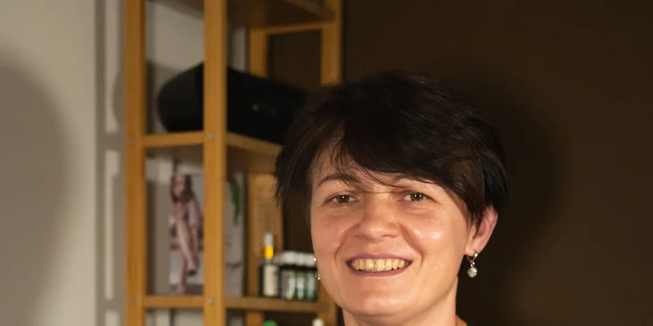 Aromaterapeutické kosmetické ošetření s liftingovou maskou a masáží obličeje