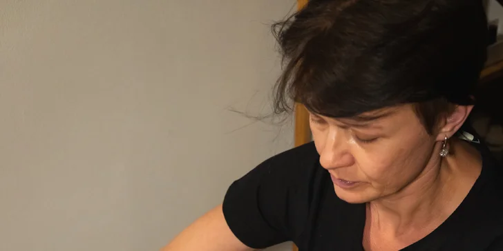 Aromaterapeutické kosmetické ošetření s liftingovou maskou a masáží obličeje