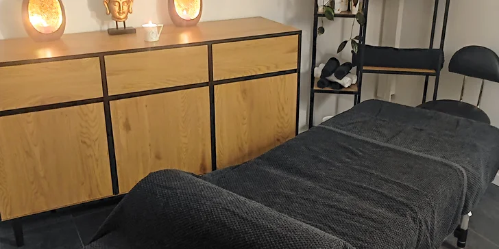 Masáž lávovými kameny nebo anticelulitidní masáž se zábalem