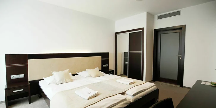 Pobyt u Slunečních jezer na Slovensku: hotel s vlastní pláží, krytým bazénem a polopenzí