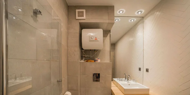Pobyt u Slunečních jezer na Slovensku: hotel s vlastní pláží, krytým bazénem a polopenzí