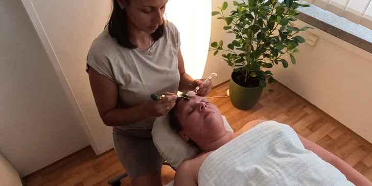 Obličejová masáž gua sha vč. péče nebo havajská Lomi Lomi: 60 či 90 minut