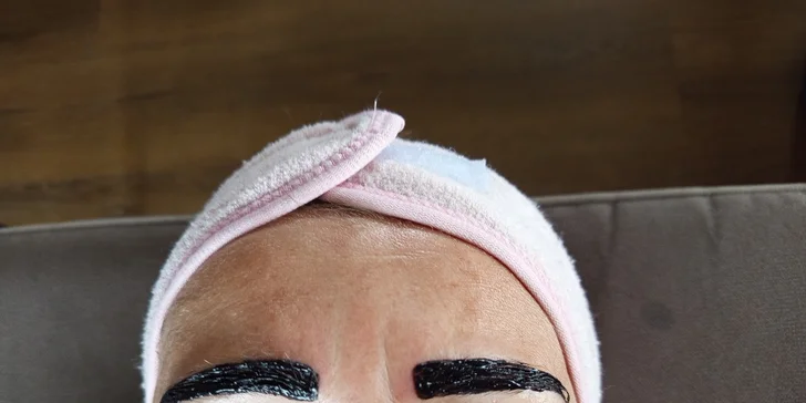 Laminace obočí, lash lifting nebo masáž obličeje a dekoltu