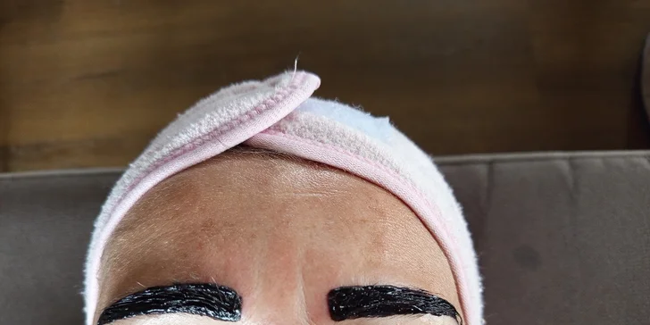 Laminace obočí, lash lifting nebo masáž obličeje a dekoltu