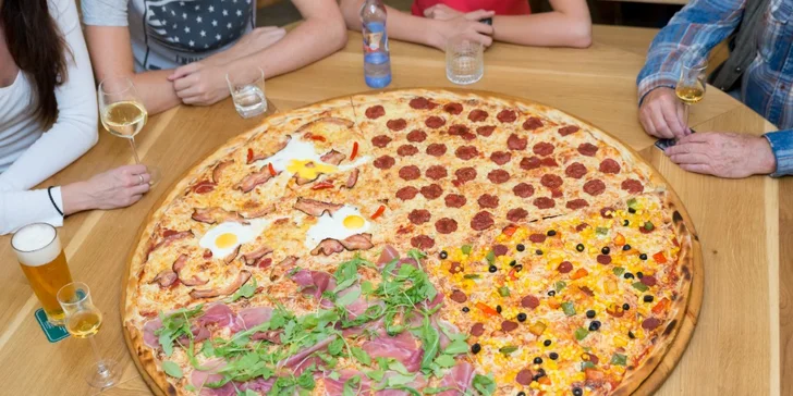 Obří křupavá pizza o průměru 100 cm podle výběru ze 32 druhů