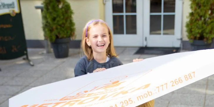 Obří křupavá pizza o průměru 100 cm podle výběru ze 32 druhů