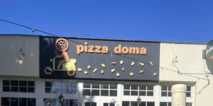 Obří křupavá pizza o průměru 100 cm podle výběru ze 32 druhů