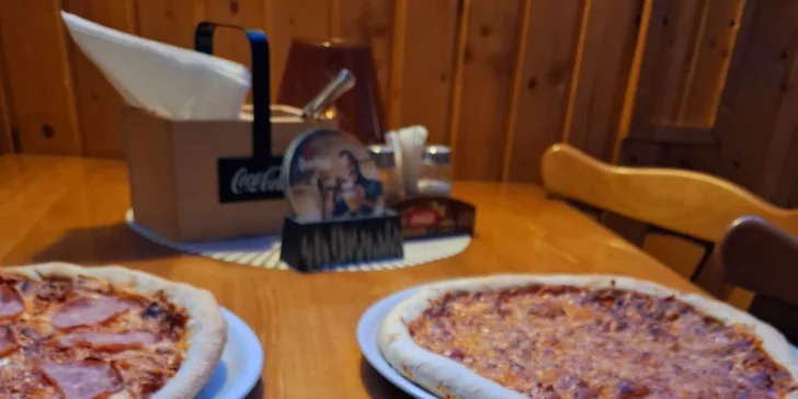 Pizza podle výběru ze 7 druhů i s nápojem pro 1 nebo 2 osoby