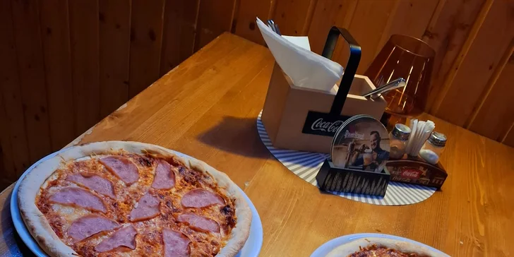 Pizza podle výběru ze 7 druhů i s nápojem pro 1 nebo 2 osoby