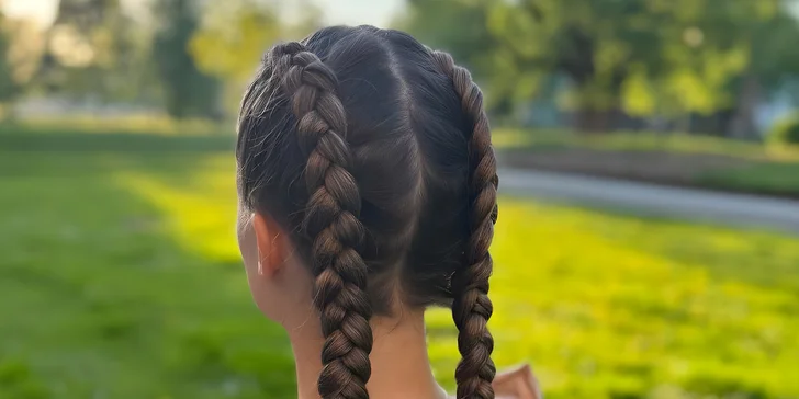 Na festival i dovolenou: zapletení dvou boxerských copů či vysokého culíku