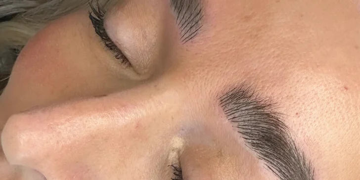 Permanentní make-up: rty nebo microblading či shading obočí vč. péče