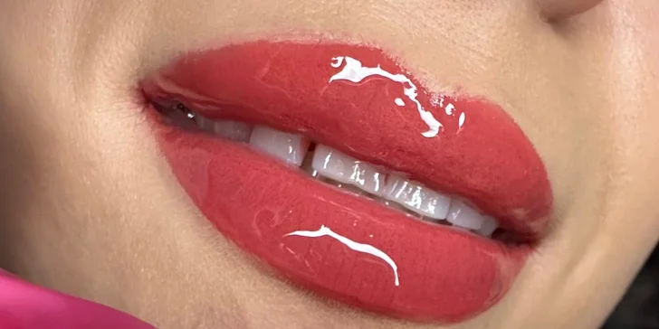 Permanentní make-up: rty nebo microblading či shading obočí vč. péče