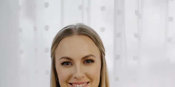 Luxusní kosmetické ošetření pleti s kyselinou hyaluronovou