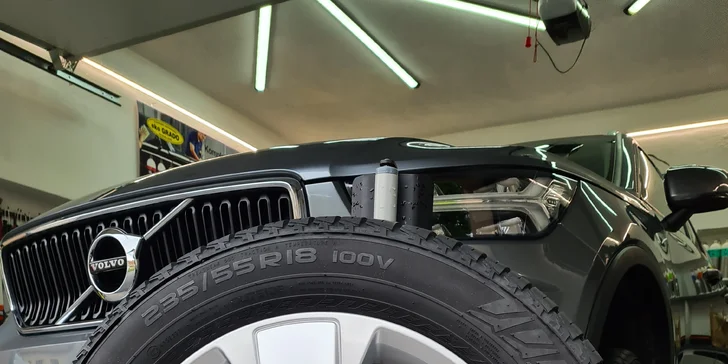 Důkladné mytí interiéru či exteriéru auta i detailní čištění kol