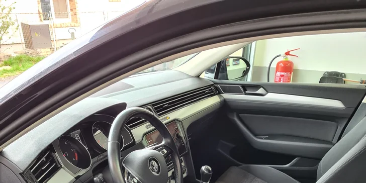 Důkladné mytí interiéru či exteriéru auta i detailní čištění kol